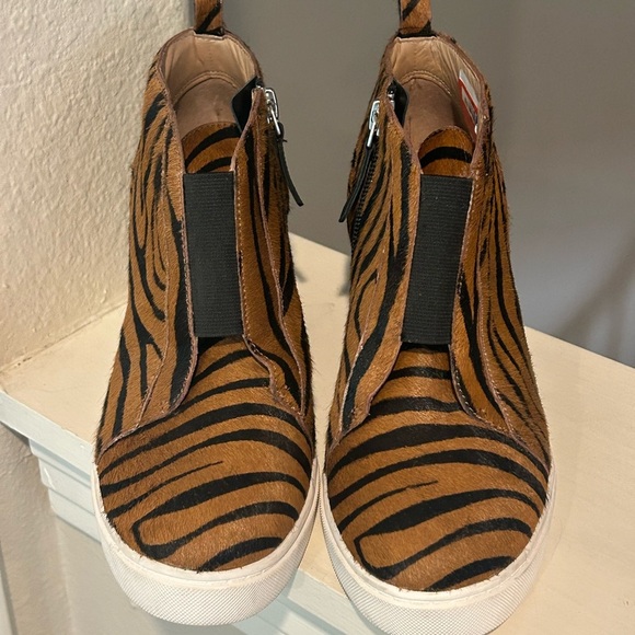 Linea Paola Women's Felicia Wedge Ankle Boot Sneaker Size 5.5 Animal Print Brown - Picture 4 of 10